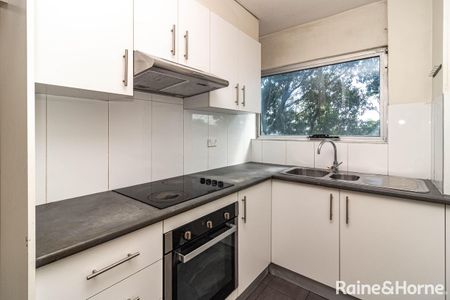Spacious Two-Bedroom Apartment in Prime Parramatta Location - Photo 3