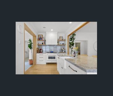 STYLISH FAMILY HOME - Photo 6