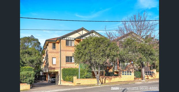 BRIGHT & SPACIOUS 2 BEDROOM UNIT - Photo 1