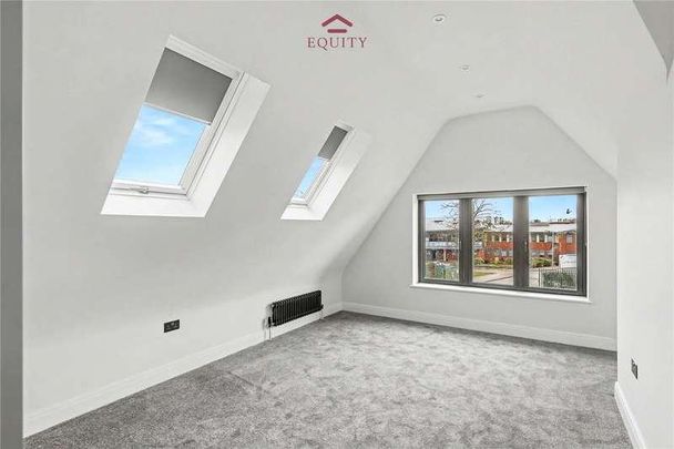 Bullsmoor Lane, Enfield, EN3 - Photo 1