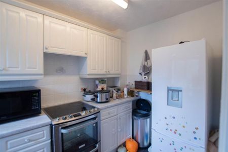 2 bedroom terraced house to rent - Photo 4