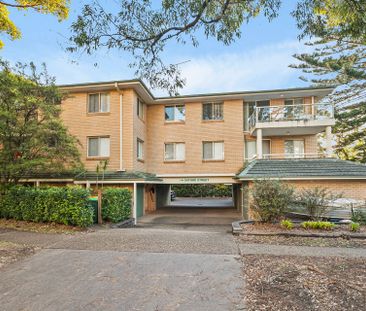 Renovated 3 Bedroom Townhouse in Prime Location - Photo 4