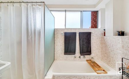 Two Bedroom Apartment In Prime Wollongong Location - Photo 4