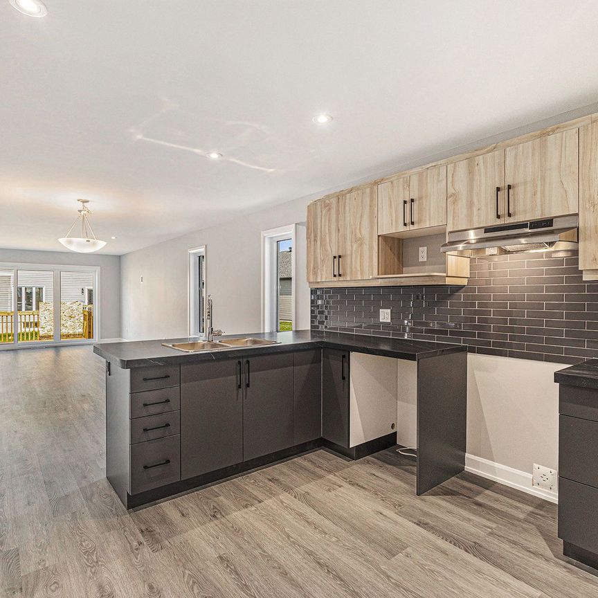 For Lease - 1214 MONTBLANC Crescent, Russell, Ontario - Photo 1