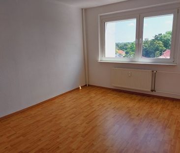 Dachgeschoss - 3 Räume - Balkon - EBK - Tageslichtbad - ab März 26 - Photo 3