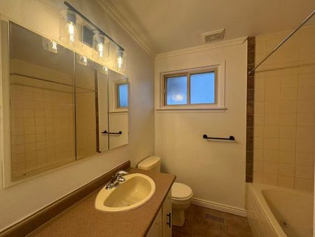 For Lease - 6 Lincoln Green Drive, Markham, Ontario - Photo 3