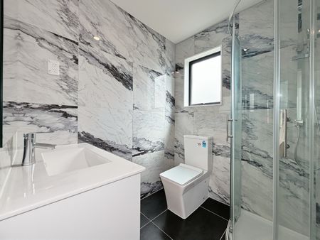 Sunny modern Living 2 bedroom in Māngere East - Photo 4