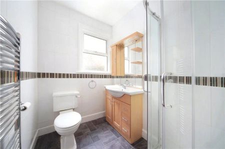 3 bedroom flat in Balham - Photo 5