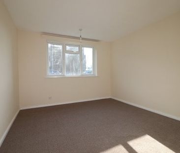 Jupps Lane, Goring-by-Sea, BN12 2 bedroom ground floor flat to rent - Photo 2