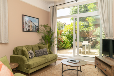 2 bedroom serviced apartment to rent - Photo 2