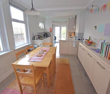 4 bedroom terraced house to rent - Photo 6