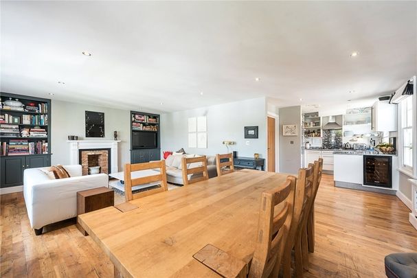 3 bedroom flat to rent - Photo 1