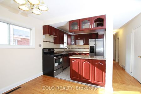 Detached Home For Lease | E8120314 - Photo 2