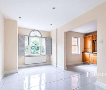 Sandmartin Close, Buckingham, Buckinghamshire, MK18 - Photo 2