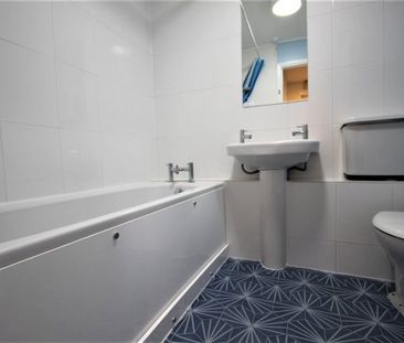 Redford Close, Feltham,TW13 - Photo 5