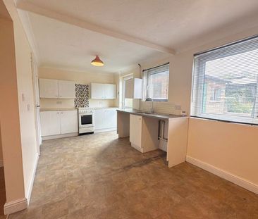 Bottesford Avenue, Scunthorpe - Photo 2
