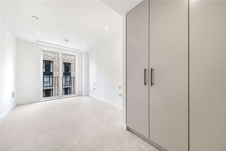 Brand new two bedroom two bathroom apartment with direct access to a private balcony - Photo 2