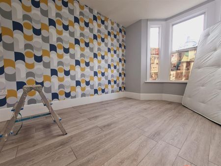3 Bed Flat, Ruckholt Road, E10 - Photo 2