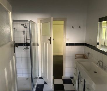 CHARMING INNER-CITY HOME - Photo 6