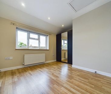 2 bedroom end of terrace house to rent - Photo 4