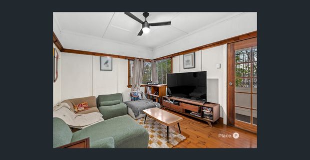 Charming Holland Park Gem Awaits You! - Photo 1