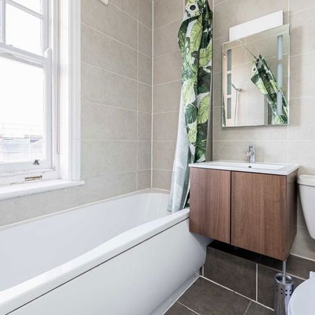 Bishop Kings Road, W14 8XD, London - Photo 3