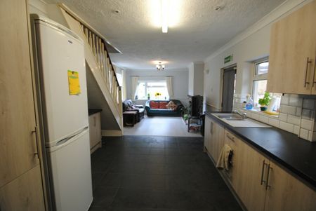 Student house on Langside Avenue - Photo 3