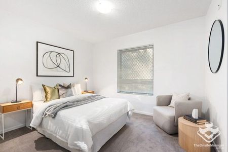 Two bedroom apartment in the heart of Toowong - Photo 2