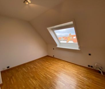 ONGEMEUBELD - Lichtrijk duplex-appartement te Paul Parmentierlaan met ruime terrassen op wandelafstand van de Zeedijk. - Foto 1