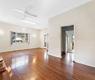 Large family home in great location: 2 Bedrooms plus Sunroom, Games... - Photo 5