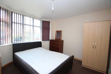 4 bedroom semi-detached house to rent - Photo 4