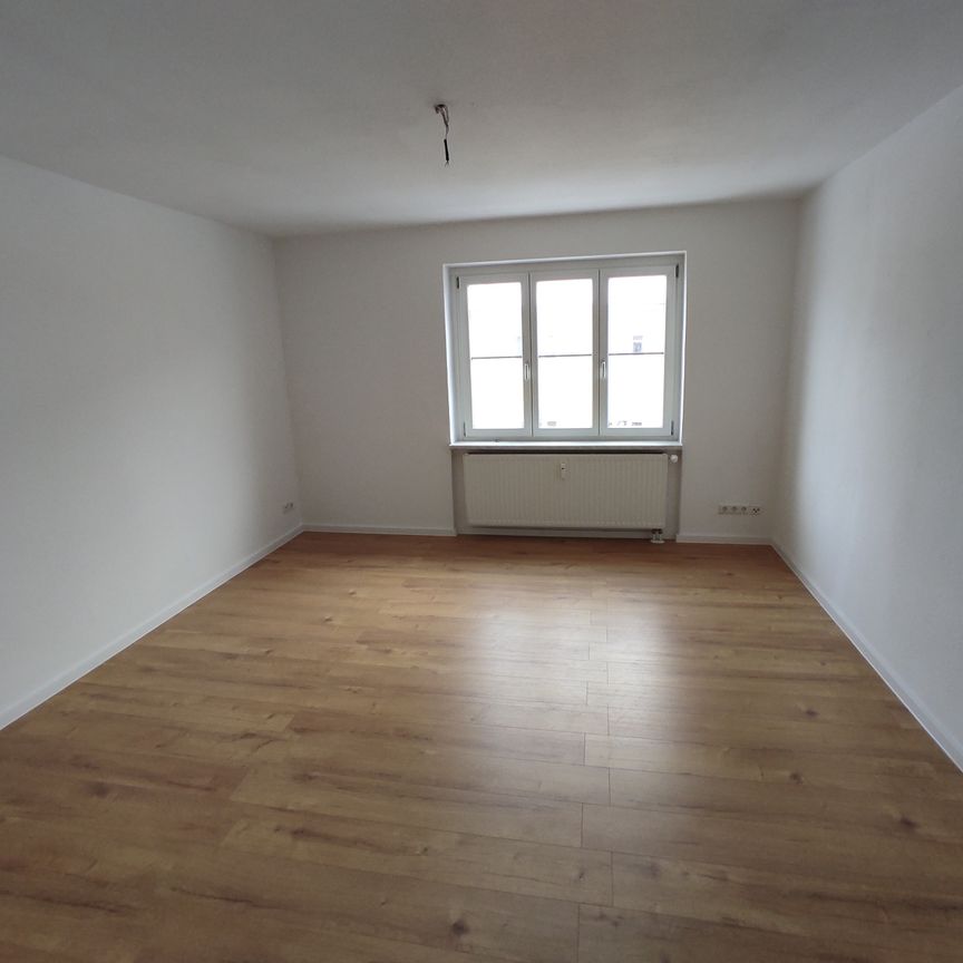 Helle 2-Raum-Wohnung mit Balkon! - Foto 1