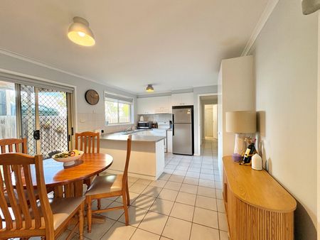 Private Home in Quiet Court with Prime Location - Photo 4