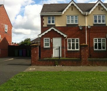 Alderwood Avenue, L24 - Photo 1