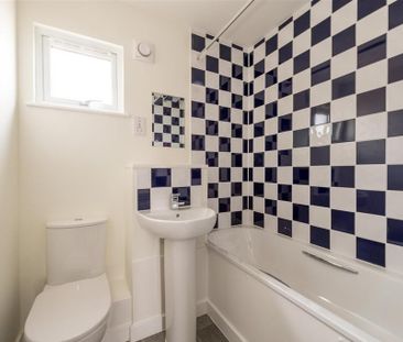 2 bedroom terraced house to rent - Photo 3