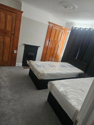 1 bedroom in a house share to rent - Photo 1