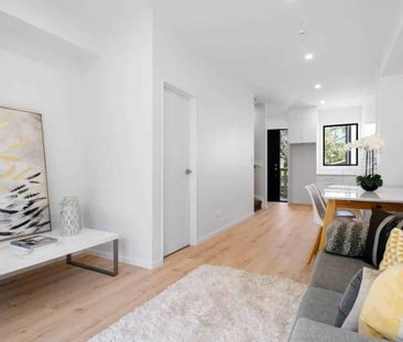 Bright, Stylish Living Near WestCity Mall - Photo 4