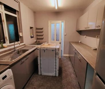 3 bedroom terraced house to rent - Photo 6