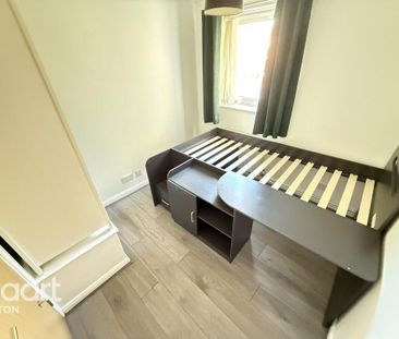 3 bedroom end of terrace house to rent - Photo 2
