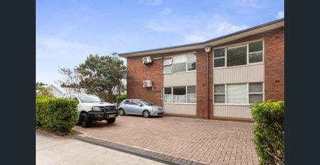 Renovated apartment in boutique complex - Photo 5