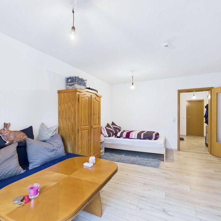 Modernisierte & ruhige 1-Raum-Wohnung mit Balkon in Lengenfeld - Photo 1