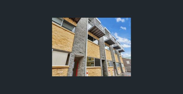 Spacious 3-Level Townhouse in the CBD with 3 Bedrooms 1 Study room+2 Bathroom+Garage - Photo 1