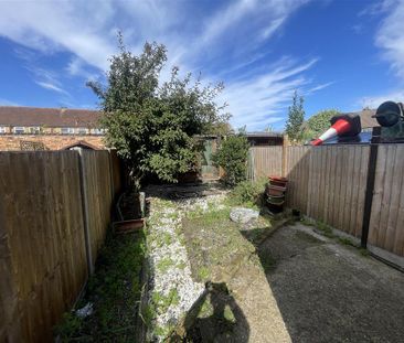 1 bedroom in a house share to rent - Photo 3