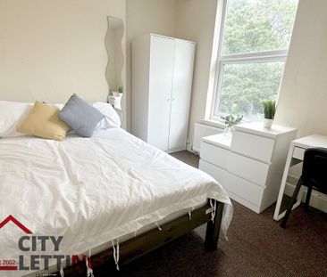 5 Bedroom Mid Terraced House - Photo 6