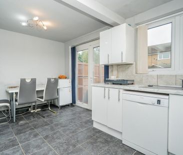 3 bedroom semi-detached house to rent - Photo 4