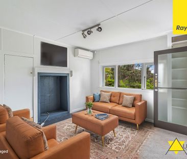 Two Bedroom, One Bathroom in Titirangi! Lawns and Gardens Included! - Photo 2