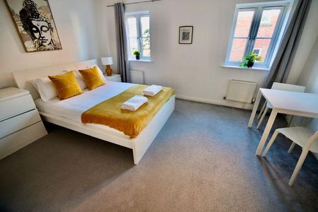 4 bedroom terraced house to rent - Photo 3