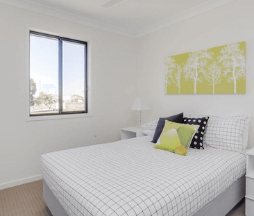 Spacious 3 bedroom 2.5 bath townhouse in the heart of Lawnton. - Photo 5