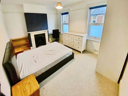 3 bedroom terraced house to rent - Photo 4