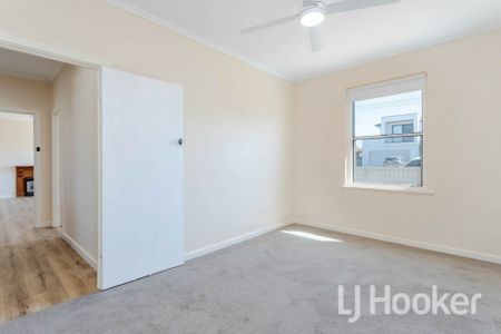 GREAT HOME, GREAT LOCATION! - Photo 4